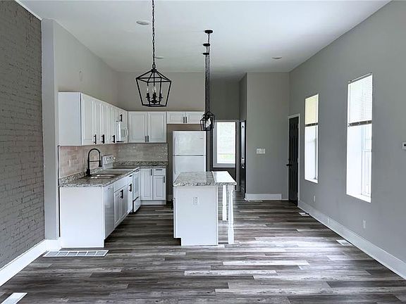 2nd image of 3938 Iowa Ave