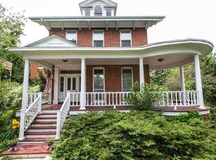 1209 Highland Pl, Dubuque, IA 52001