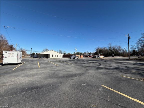 2nd image of 518 Southbound St