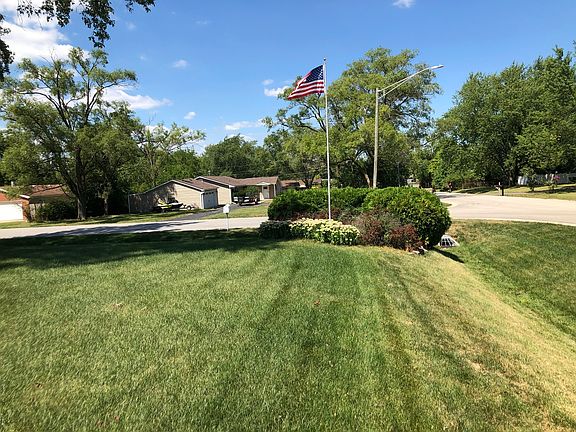 3rd image of 17000 Robinhood Dr
