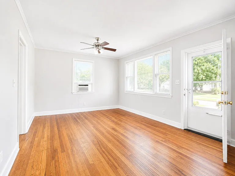 1635 Dupont Dr — Photo 3