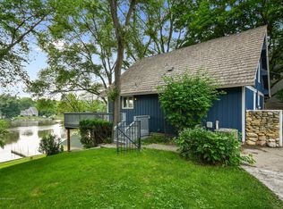 6N098 Riverside Dr, St Charles, IL 60174