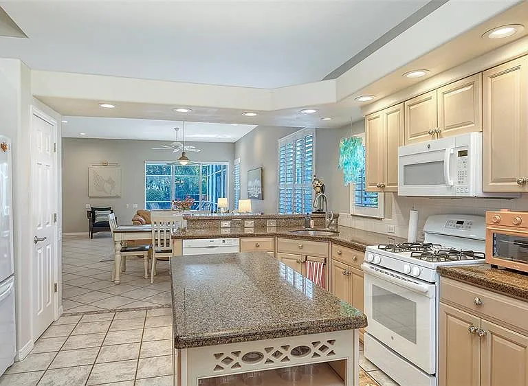 5811 White Oak Bayou Ct — Photo 6