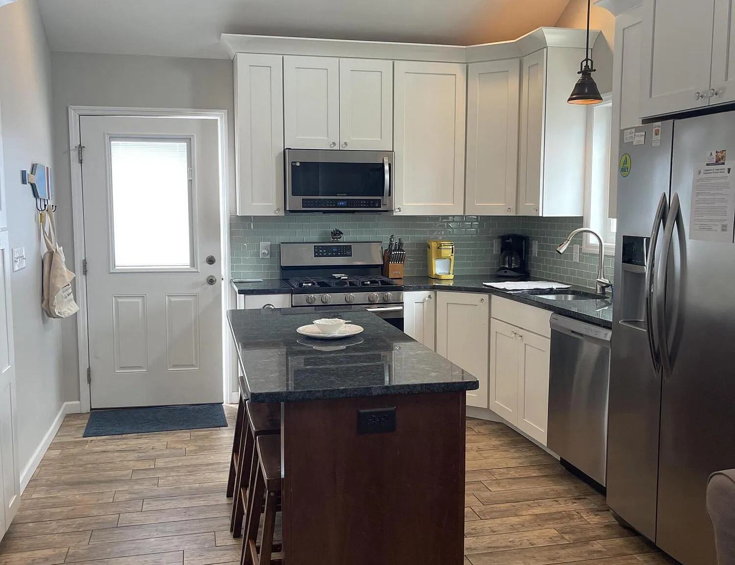 2 bed, 560 sqft, $2,000 — Photo 3