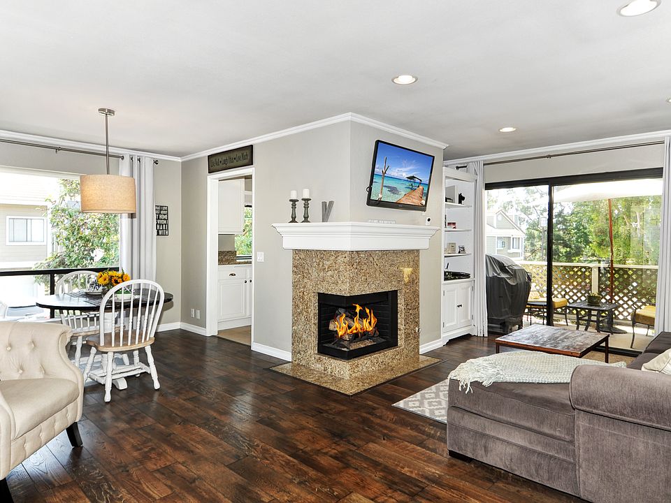 1st image of 31 Hollyhock Ln