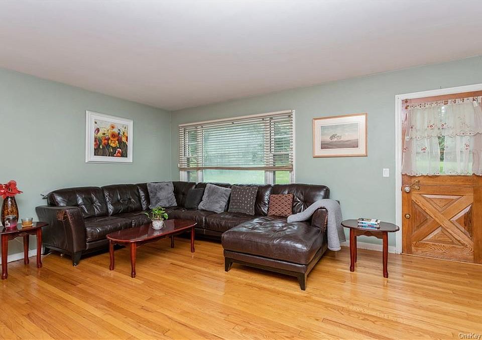 75 Eton Rd Thornwood, NY Zillow