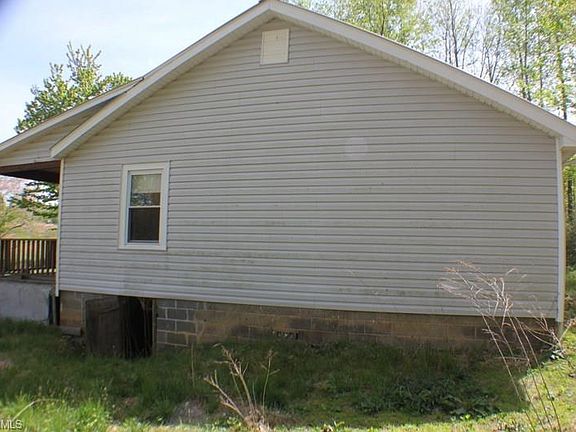 4th image of 2140 E Pine St