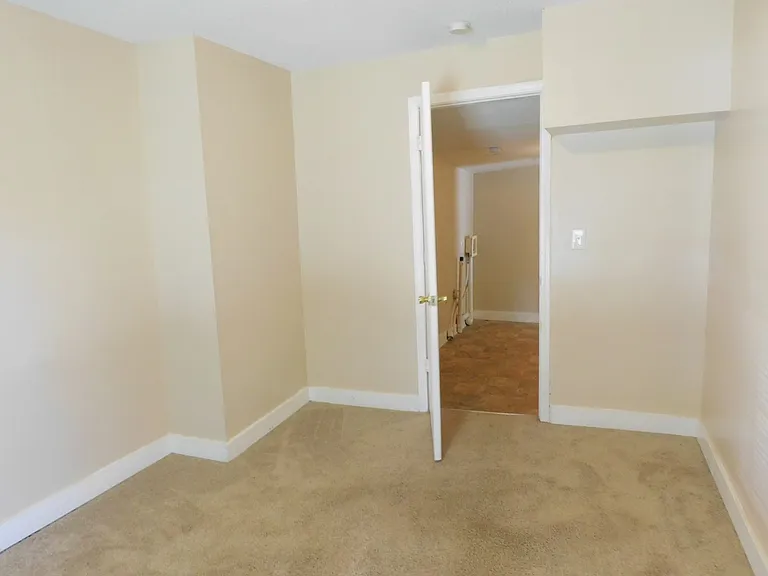 618 Glencoe St — Photo 11
