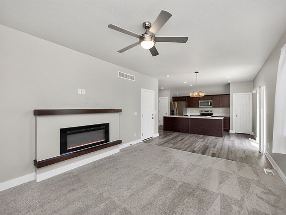 4th image of 1421 NE Cedarwood Dr