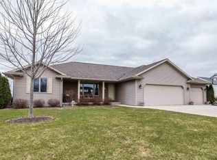 482 Falcon Dr, Pulaski, WI 54162