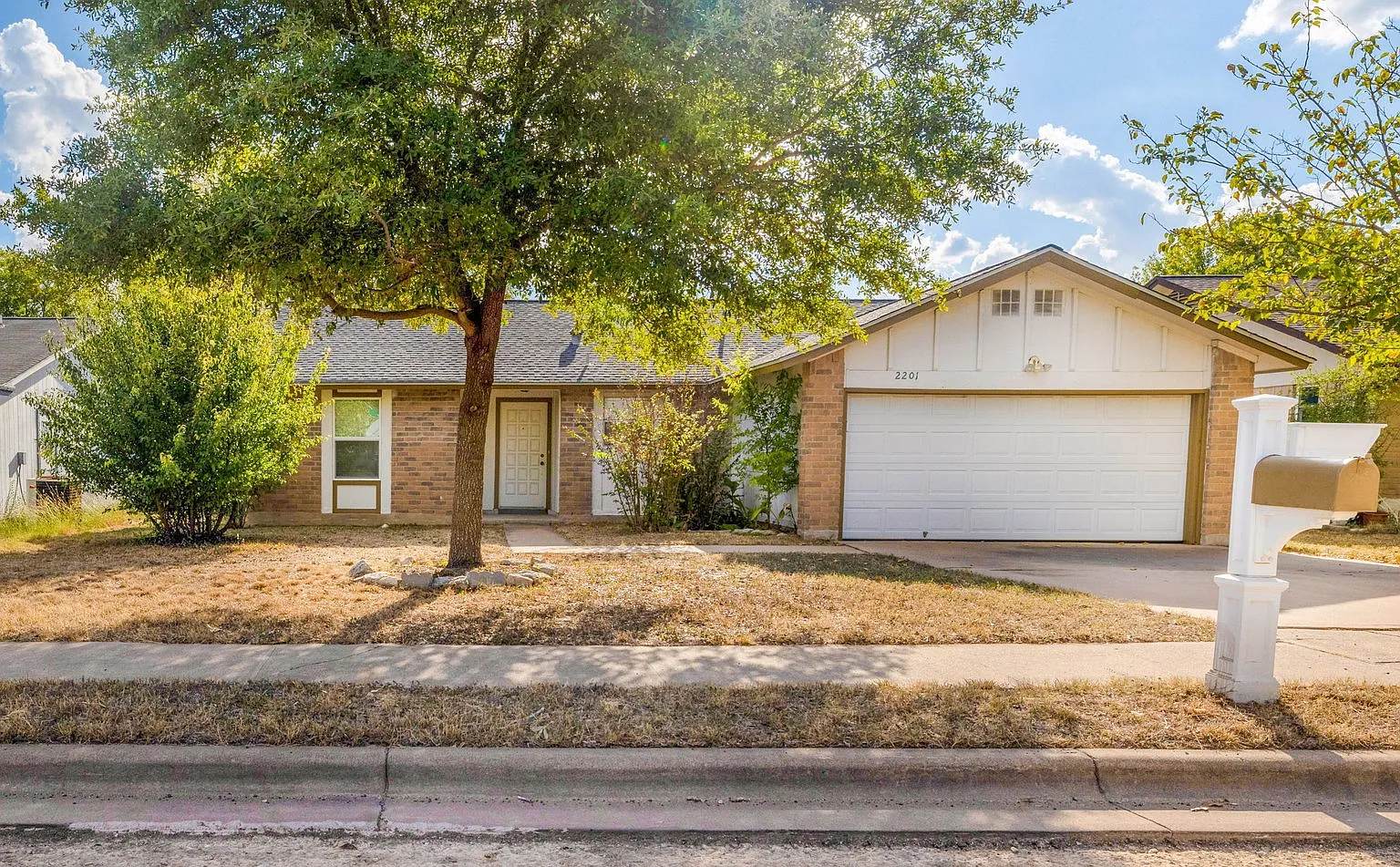 3 bed, 2.0 bath, 1274 sqft, $1,975 — Photo 1