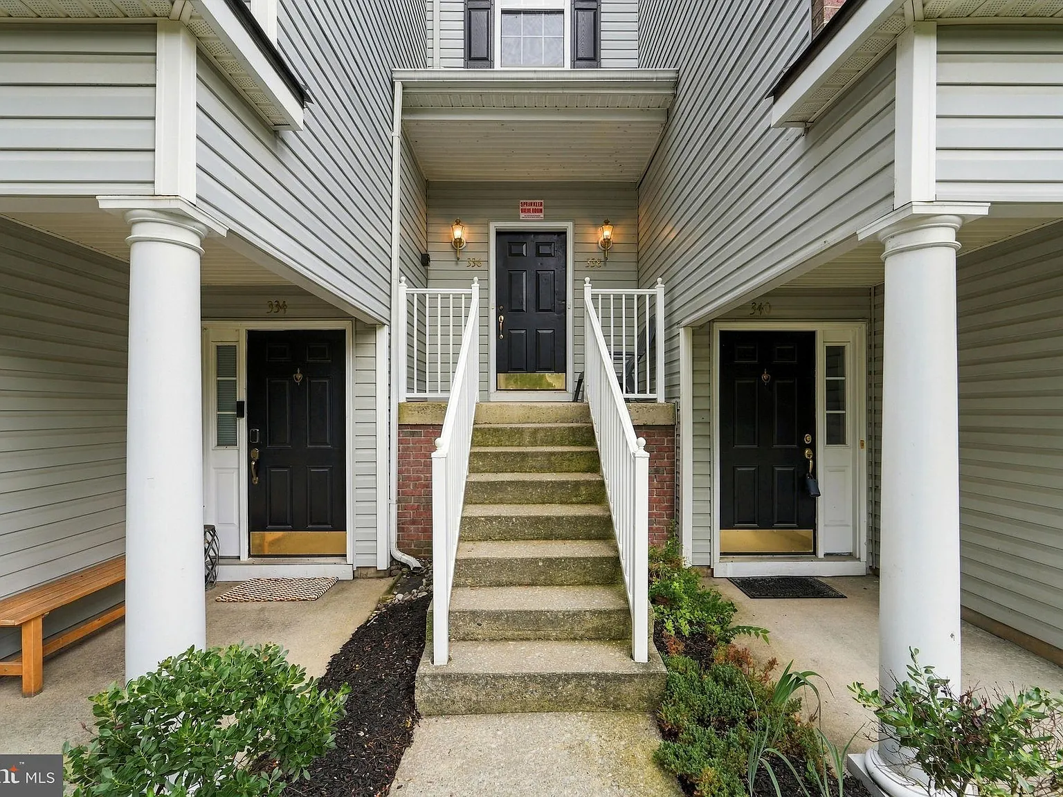 2 bed, 2.0 bath, 1090 sqft, $2,750 — Photo 2