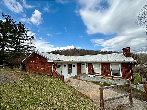 2nd image of 210 Howards Creek Road