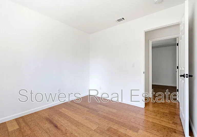 318 Joyce St — Photo 33