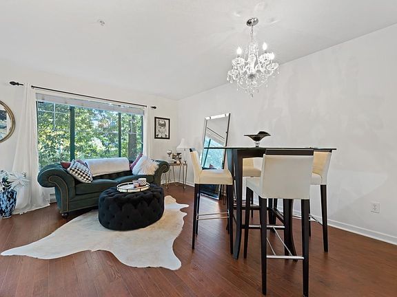 2nd image of 929 W 16th Ave #202