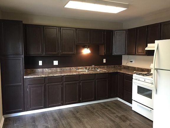 5th image of 417 Singapore Ln