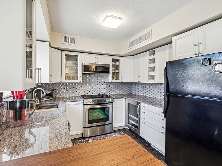 7752 Montgomery Rd #82 — Photo 21