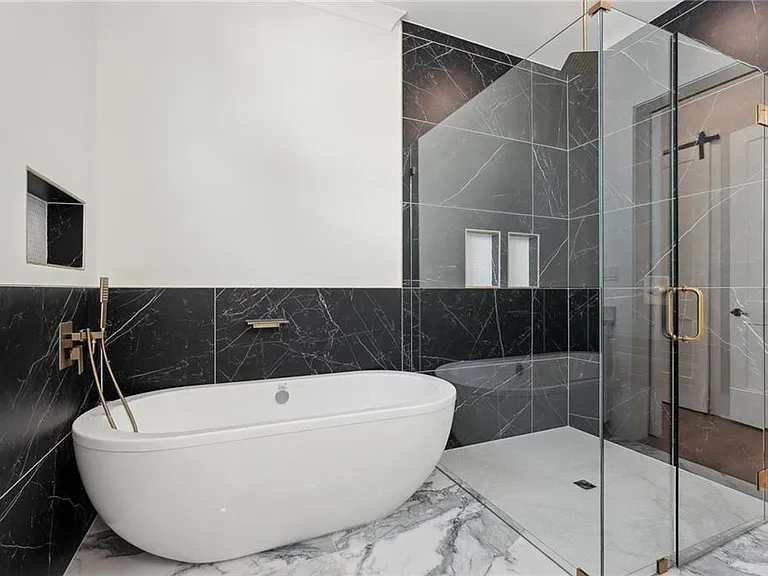 120 Thome Dr — Photo 38