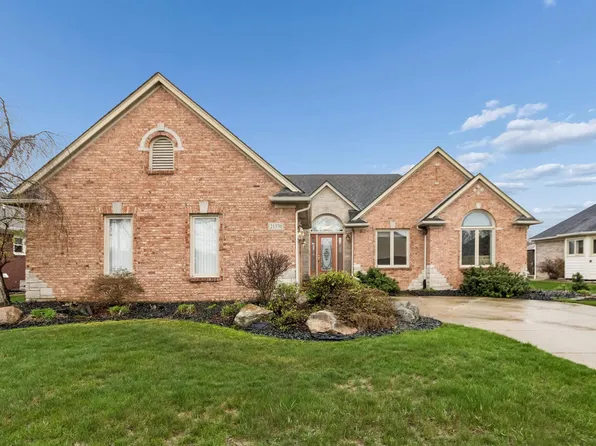 21370 Sabrina Dr, Macomb, MI 48044