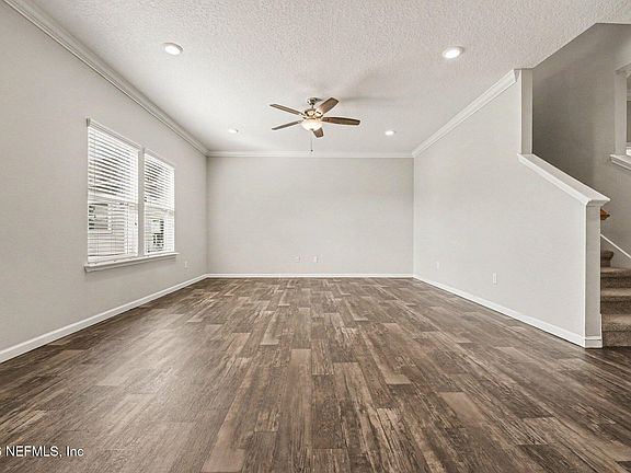3rd image of 21 ANTILLES Road