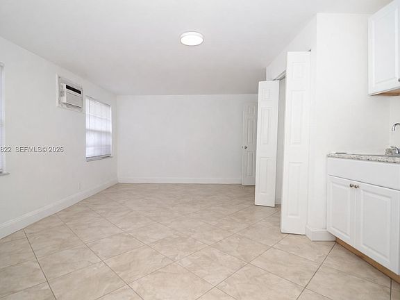5th image of 35 Virginia Rd #1