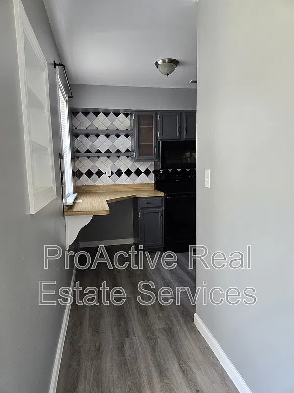 2 bed, 1.0 bath, 1000 sqft, $1,800 — Photo 3