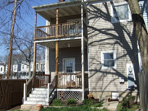 Rear view with loer porch and upper balcony