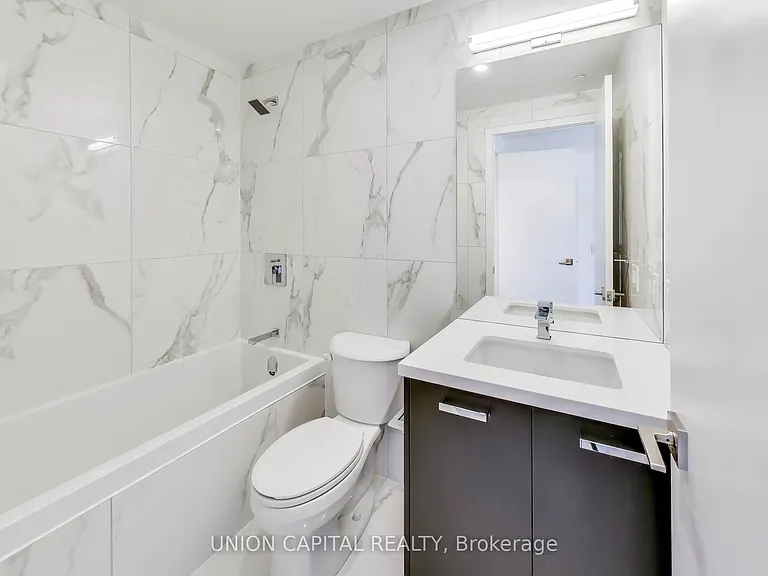 195 McCaul St #502 — Photo 17