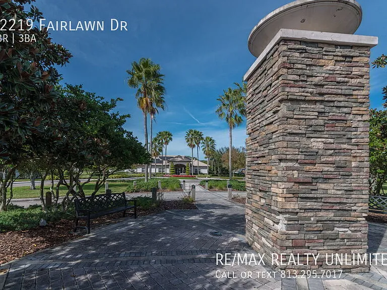 12219 Fairlawn Dr — Photo 43