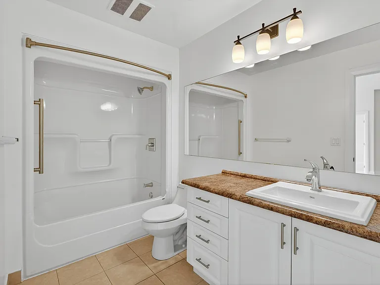 1425 Vanier Pkwy — Photo 7