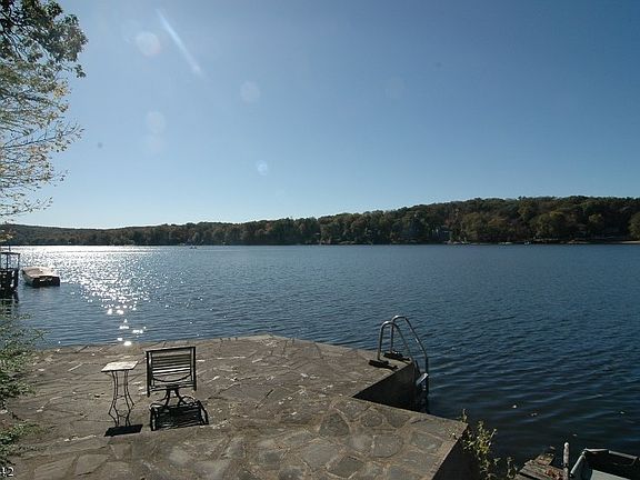 5th image of 1189 Lakeside Dr E