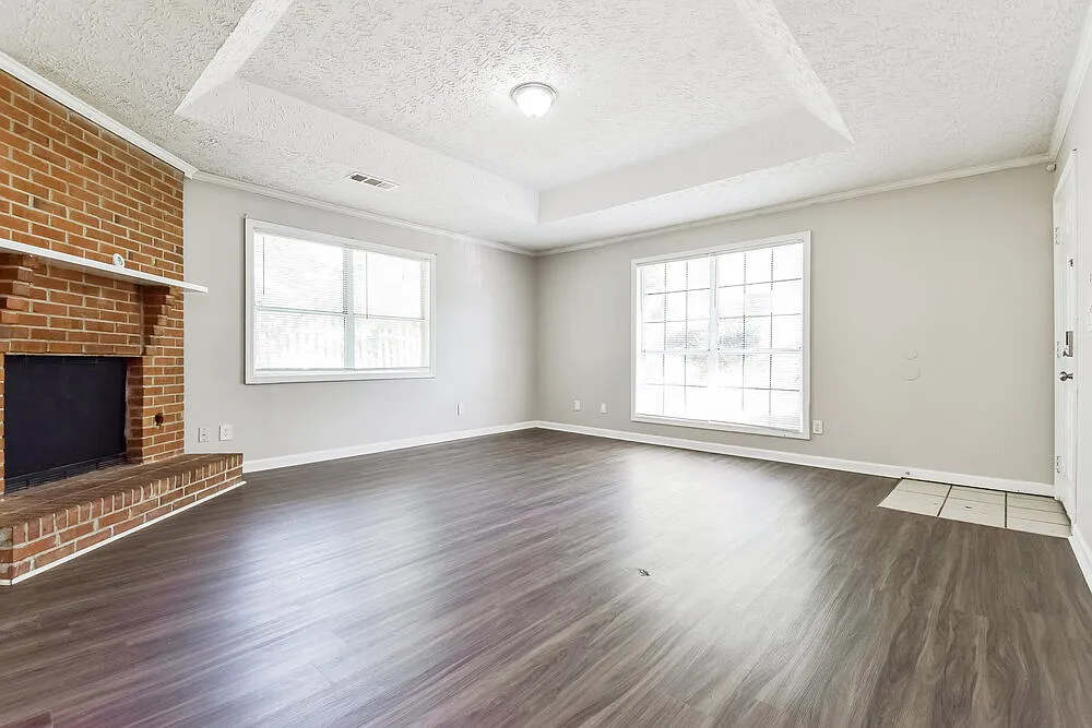 3 bed, 2.0 bath, 925 sqft, $1,400 — Photo 3