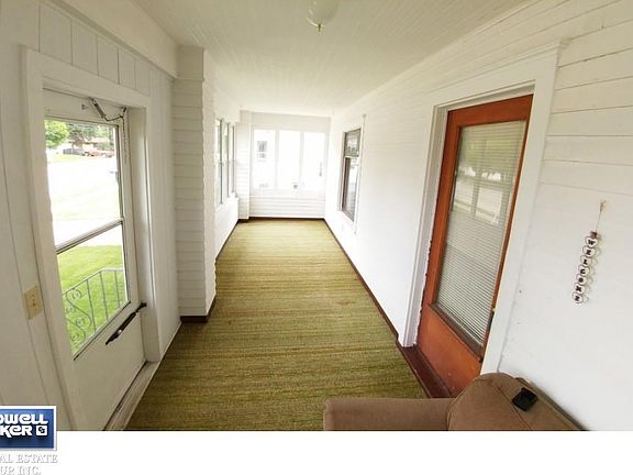 love the enclosed front porch!