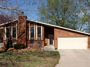 3324 SW Abbey Dr, Topeka, KS 66614