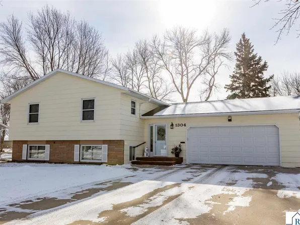 1304 Camelot Ct, Fairmont, MN 56031