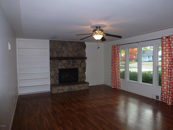2nd image of 708 Oakmere Pl