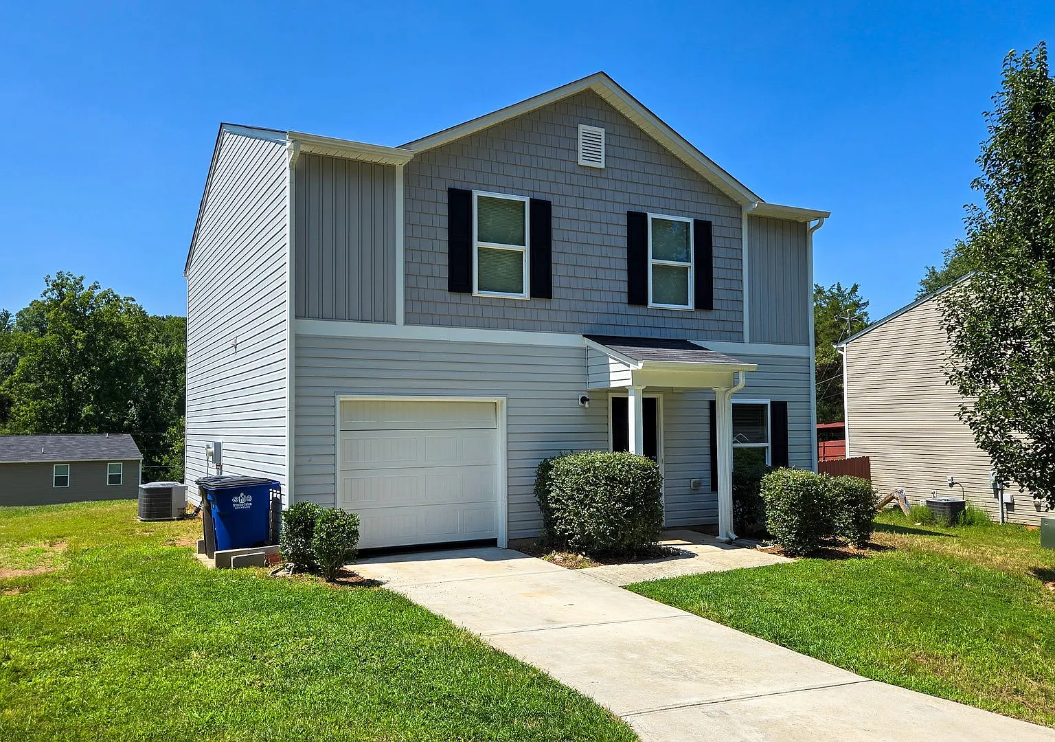 1810 South Hill Ave — Photo 1