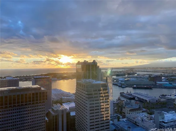 1088 Bishop St APT 3805, Honolulu, HI 96813