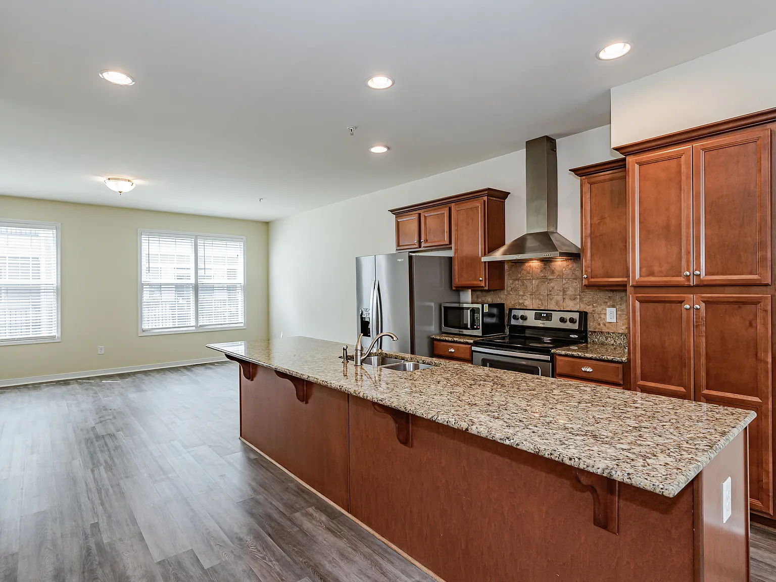 4 bed, 3.5 bath, 2000 sqft, $2,850 — Photo 4