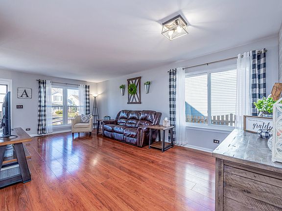 5th image of 5390 Lansbury Cir