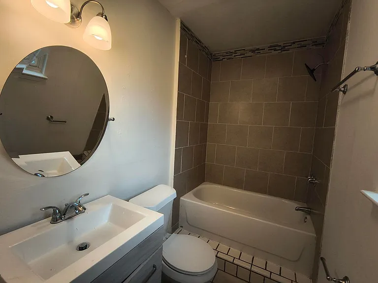 2630 Waco St — Photo 5