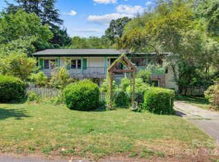 1099 4th Avenue Dr NW, Hickory, NC 28601