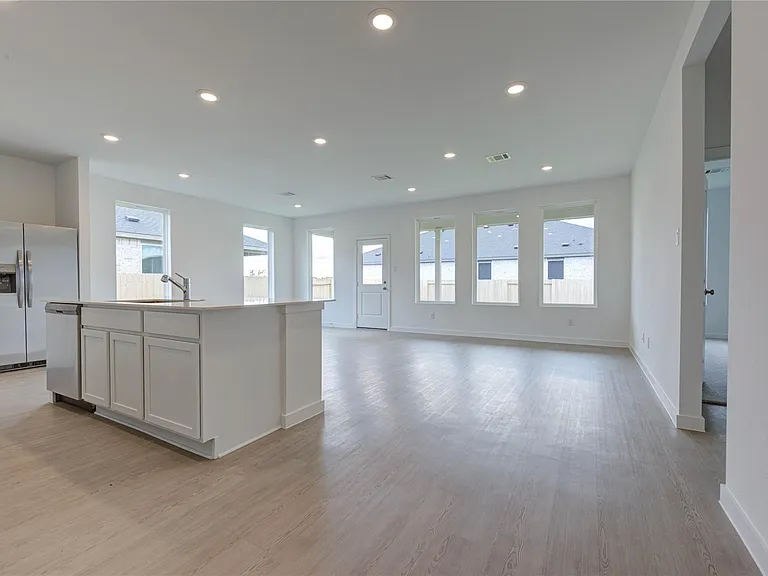 400 Robin St — Photo 13