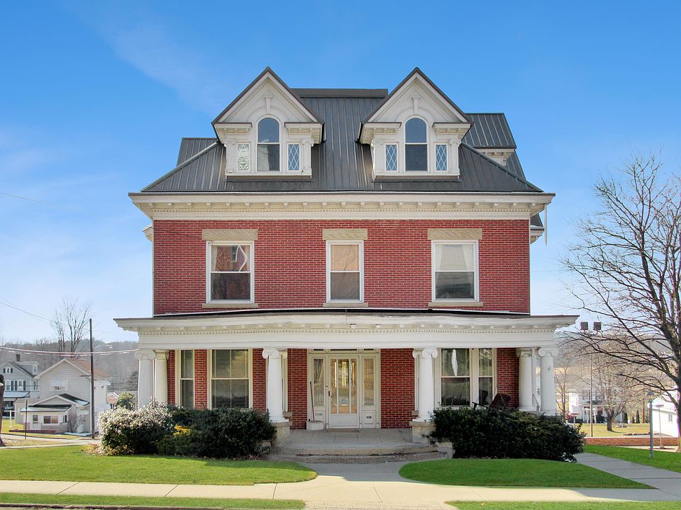 1st image of 607 E Main St