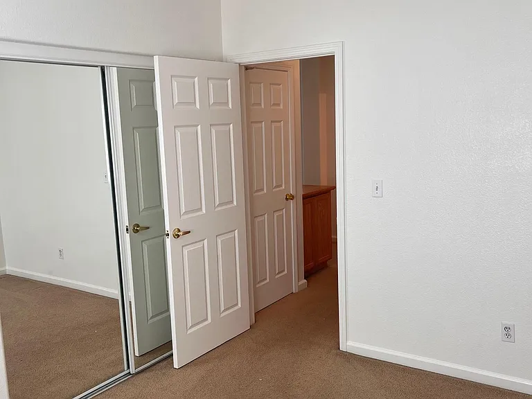 2357 Saint Augustine Dr — Photo 17