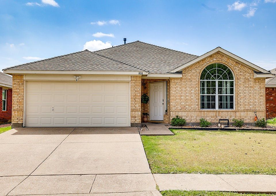 1st image of 808 Plumeria Dr
