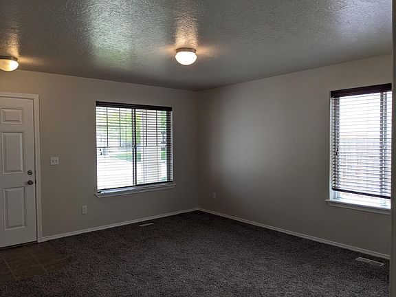 4th image of 20579 Sanford Ave
