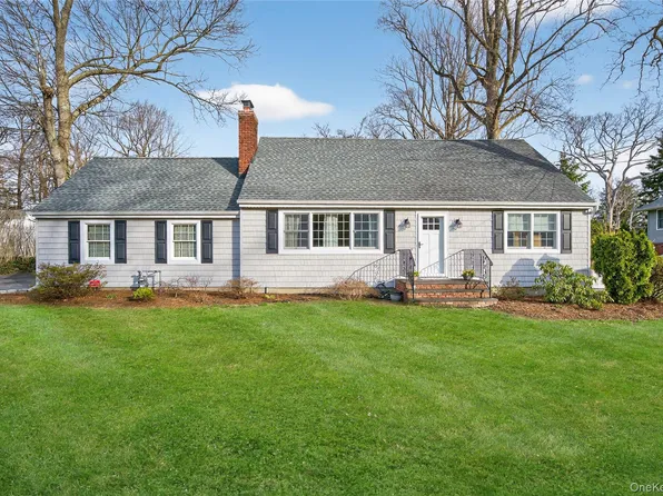 31 Fairfields Lane, Huntington Station, NY 11746