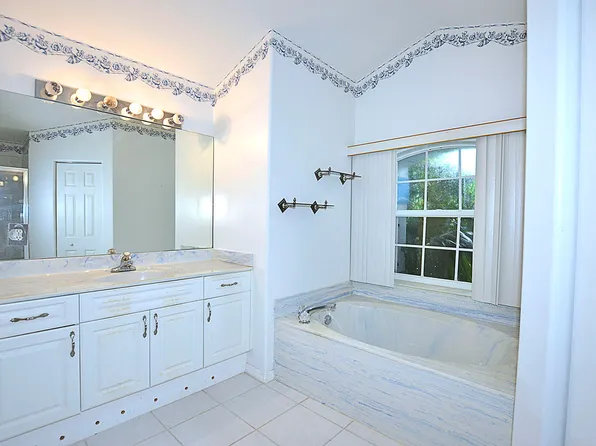 945 32nd Avenue SW, Vero Beach, FL 32968