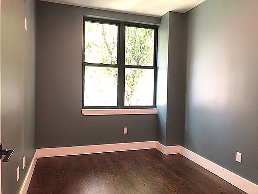 3rd image of 355 Hewes St #4